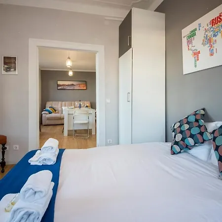 Captain House, Amazing In Santos Lisbon