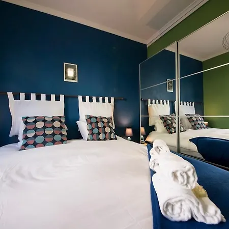 Captain House, Amazing In Santos Lisbon